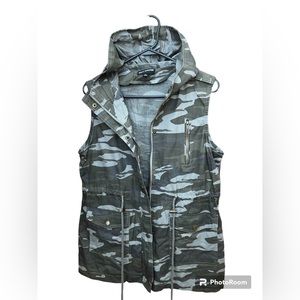 Zenana Outfitters Camo Hooded Vest Sleeveless Full Zip Utility